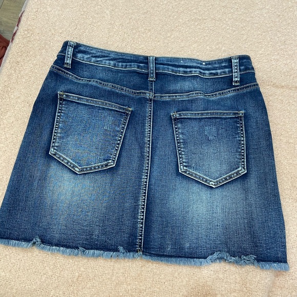 Altar’d state mini skirt - Picture 2 of 3